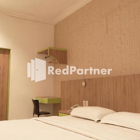 Wisma Sederhana RedPartner Medan Exterior foto