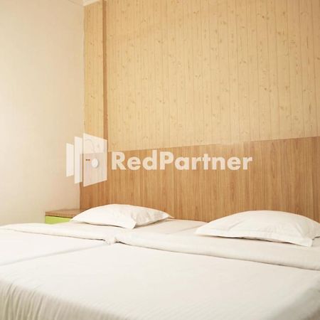 Wisma Sederhana RedPartner Medan Exterior foto