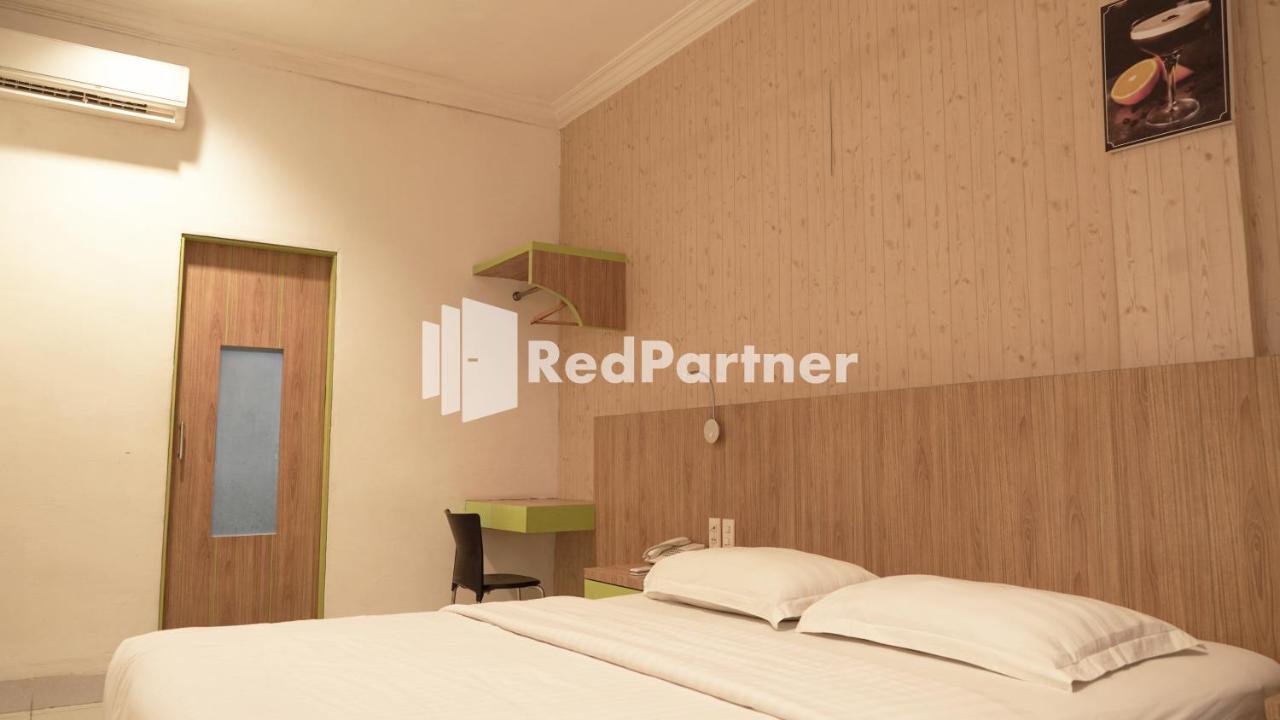 Wisma Sederhana RedPartner Medan Exterior foto