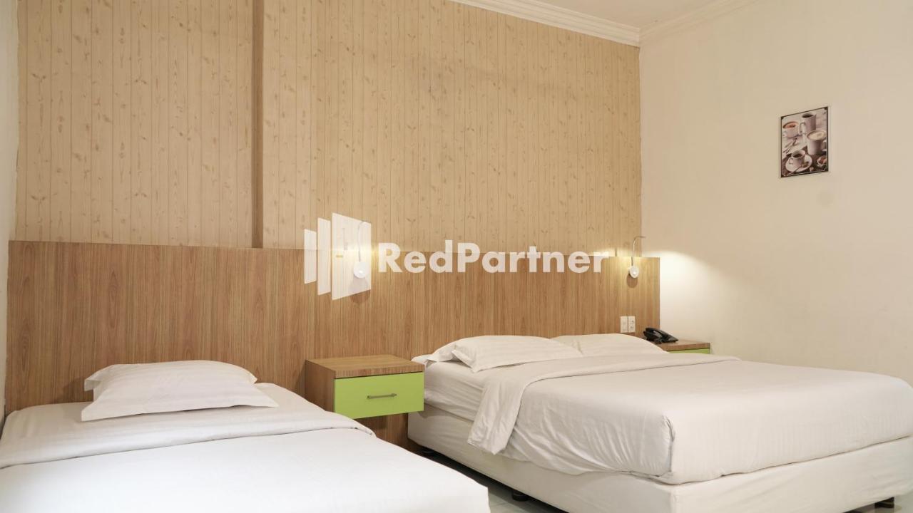 Wisma Sederhana RedPartner Medan Exterior foto