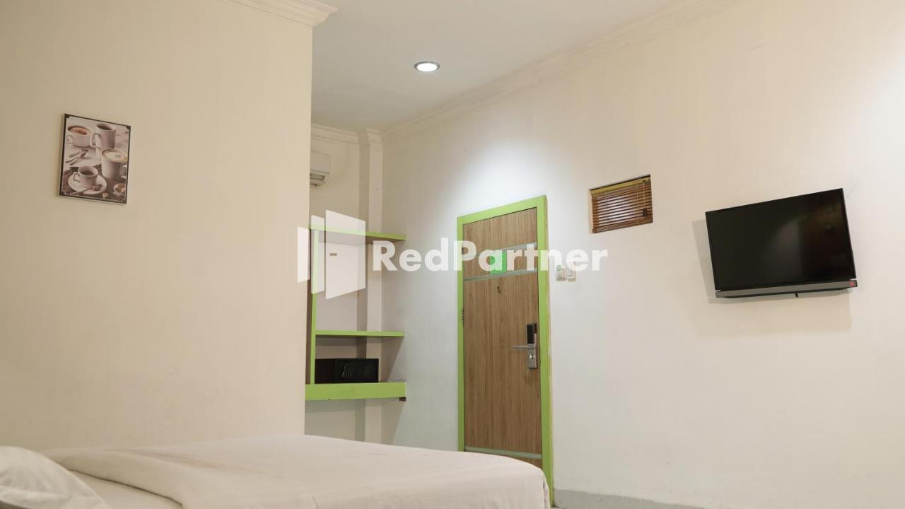 Wisma Sederhana RedPartner Medan Exterior foto
