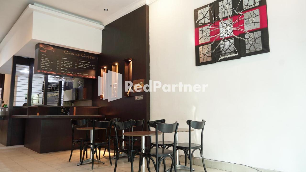 Wisma Sederhana RedPartner Medan Exterior foto