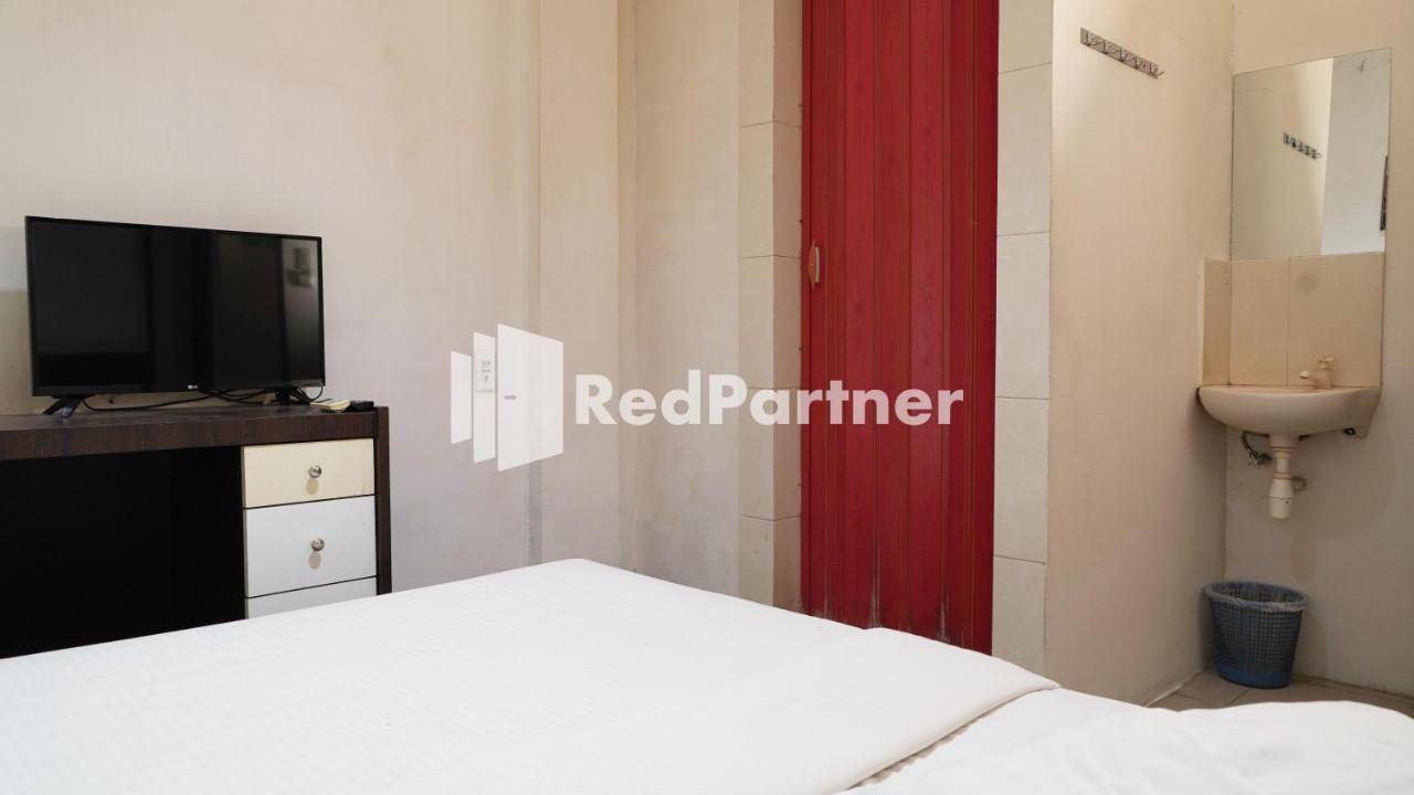 Wisma Sederhana RedPartner Medan Exterior foto