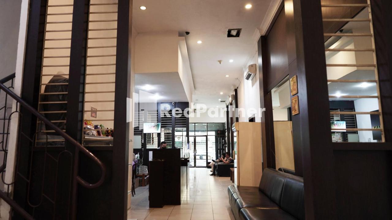 Wisma Sederhana RedPartner Medan Exterior foto