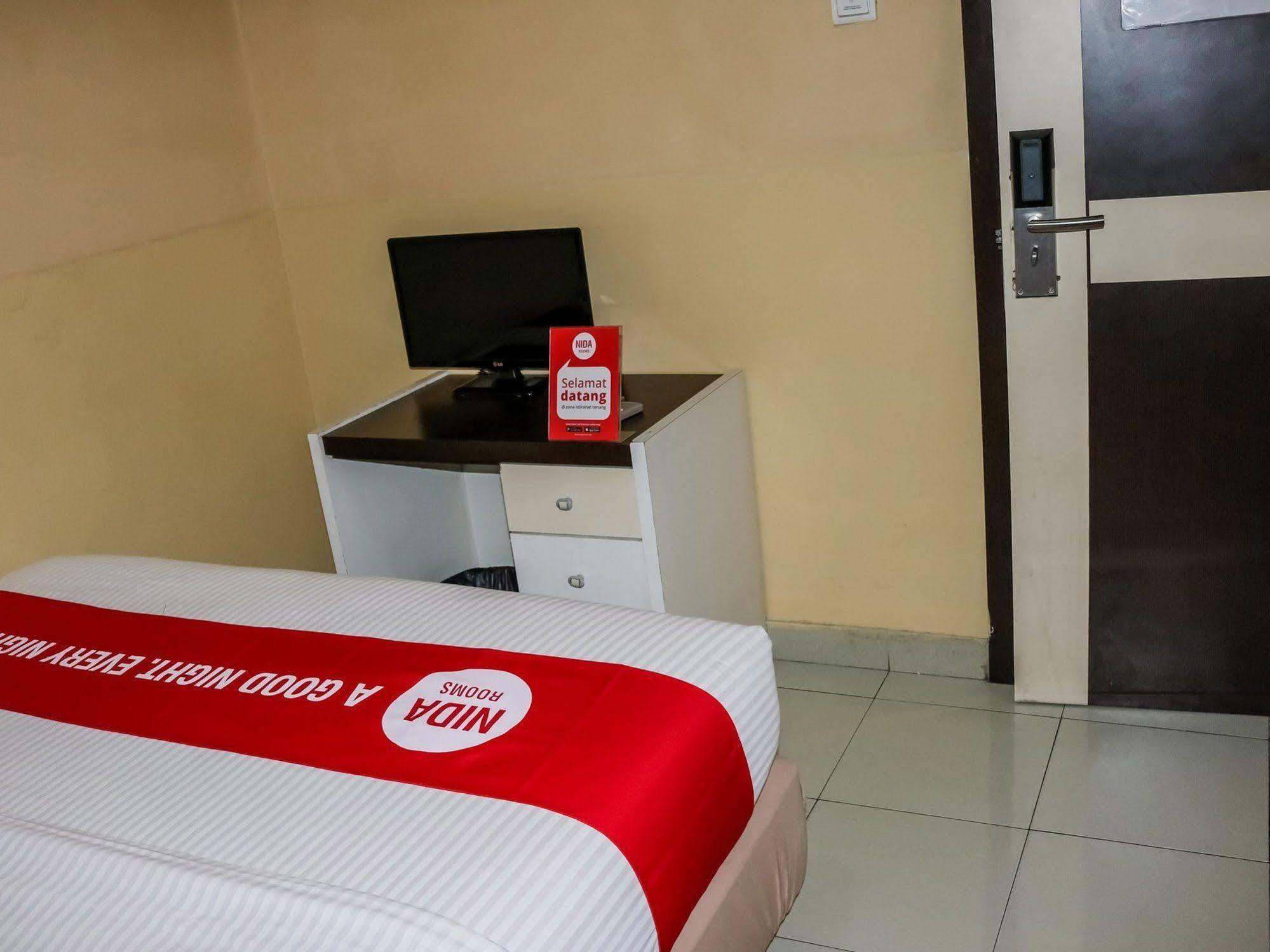 Wisma Sederhana RedPartner Medan Exterior foto